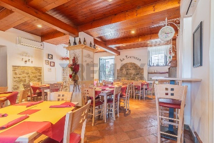 Foto Locale commerciale in Montecavallo 87, Monte Romano di 137 m²