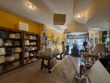 Foto Negozio in Via Florenzo di Lorenzo 2B 2C, Perugia Centro Storico