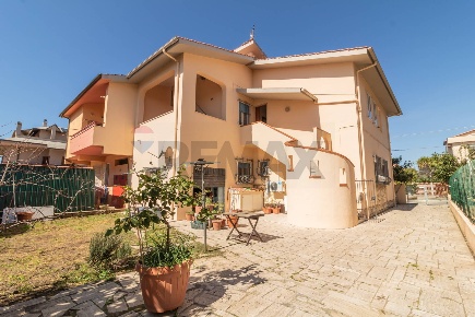 Foto Appartamento a Montalto di Castro Centro di 90 m² con 4 locali