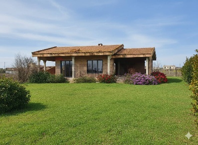 Foto Villa unifamiliare in via Siracusa, Nettuno di 220 m² con 4 locali