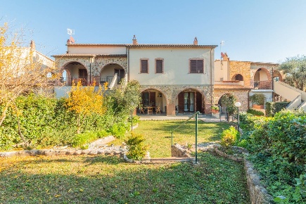 Foto Appartamento a Manciano di 77 m² con 4 locali in vendita