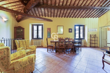 Foto Appartamento in Via del Gonfalone 8/10, Viterbo di 160 m² con 5 locali