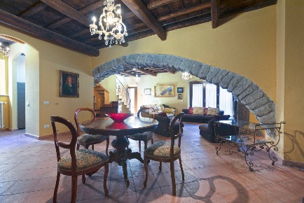 Foto Appartamento in Via del Gonfalone 8/10, Viterbo di 160 m² con 5 locali