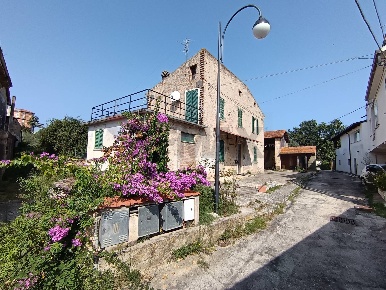 Foto Casa indipendente in Collemarino 47, Miglianico di 168 m² con 7 locali