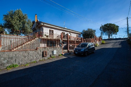 Foto Villa unifamiliare in via Aosta 6, Mascalucia Centro di 173 m²