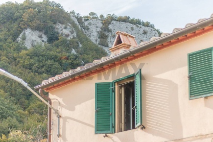 Foto Appartamento a Semproniano Cellena di 130 m² con 5 locali in vendita