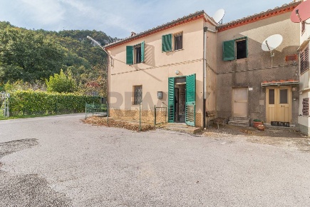 Foto Appartamento a Semproniano Cellena di 130 m² con 5 locali in vendita