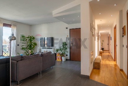 Foto Appartamento in Via Madonna in Campagna 35, Gallarate di 223 m²