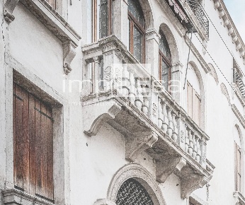 Foto Appartamento in PIAZZA DUOMO, Treviso Piazza dei Signori di 335 m²