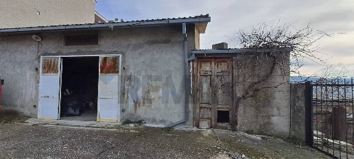 Foto Posti auto in Via Del Colle, Torricella Peligna Centro di 90 m²