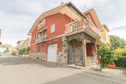 Foto Appartamento a Canino Centro di 161 m² con 5 locali in vendita