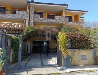 Foto Villa a schiera in Via Martin Luter King 35, Mendicino di 174 m²
