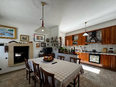 Foto Villa unifamiliare in Contrada Bavi, Ortona di 397 m² con 16 locali