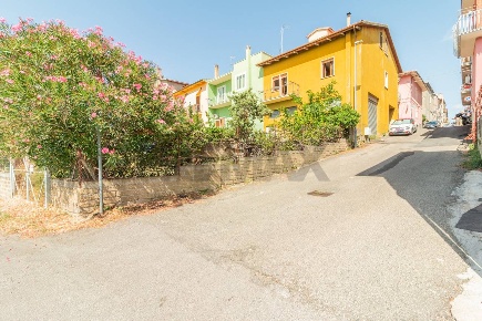Foto Appartamento in Via Venezia 24, Canino Centro di 140 m² con 3 locali