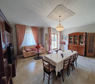 Foto Appartamento in Via Beata Maria De Mattias 11, Maenza di 140 m²