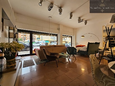 Foto Locale commerciale in Via Campania, Cagliari La Vega - Regioni