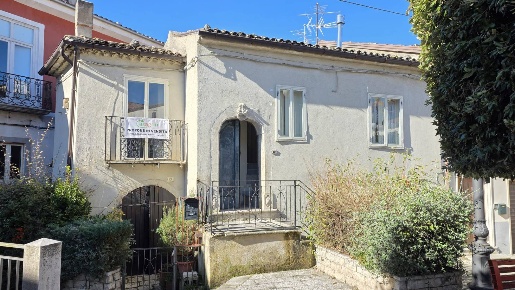 Foto Case semi ndipendenti in Piazza del popolo 9, Montemarano di 60 m²