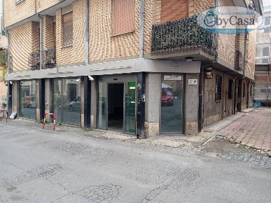 Foto Locale commerciale in via san francesco d assisi, Bracciano Centro