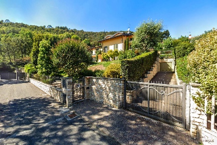 Foto Villa unifamiliare in Via Marzanica, Bergamo Redona di 933 m²