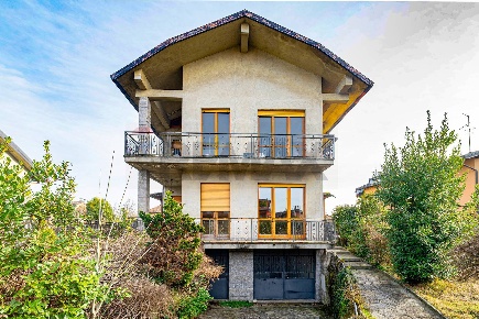 Foto Villa unifamiliare in Achille grandi 32, Sovico di 250 m² con 7 locali