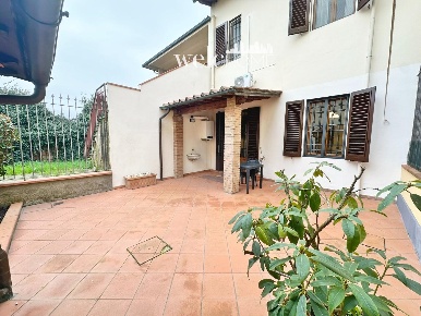 Foto Casa indipendente a Campi Bisenzio Centro di 152 m² con 4 locali