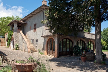 Foto Casale a Sovicille Centro di 400 m² con 10 locali in vendita