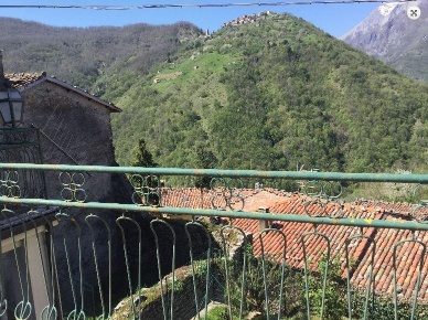 Foto Casa indipendente a Gallicano di 100 m² con 5 locali in vendita