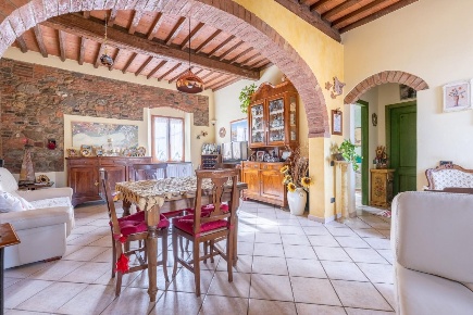 Foto Appartamento a Terricciola Centro di 110 m² con 5 locali in vendita