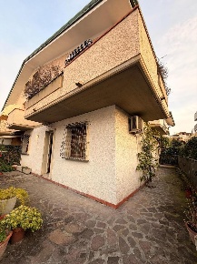 Foto Villa bifamiliare a Viareggio Terminetto - Migliarina di 160 m²