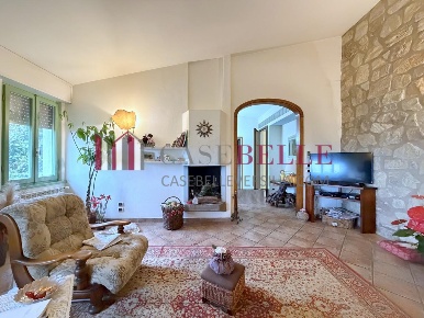 Foto Casa indipendente a Massarosa Piano di Mommio di 100 m² con 5 locali