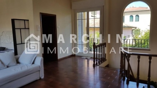 Foto Villa bifamiliare a Lucca Sant'Anna di 147 m² con 7 locali in affitto