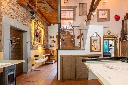 Foto Locale commerciale a Cascina Centro di 130 m² con 3 locali in vendita