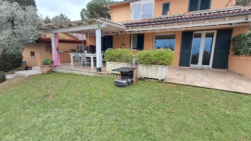 Foto Villa unifamiliare a Montescudaio di 104 m² con 4 locali in vendita