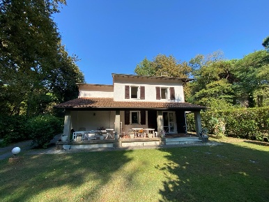 Foto Villa unifamiliare a Massa Ronchi - Poveromo di 150 m² con 7 locali