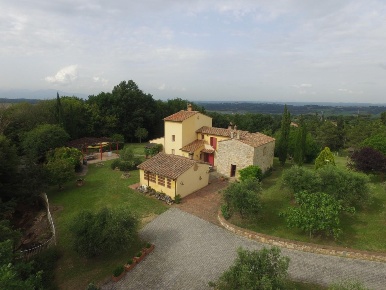 Foto Casale a Casciana Terme Lari Collemontanino di 177 m² con 11 locali