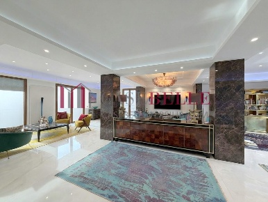 Foto Attico a Massa Marina di Massa Centro di 196 m² con 4 locali