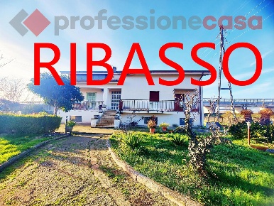 Foto Casa indipendente in Via valcatore 6, Aquino di 300 m² con 5 locali