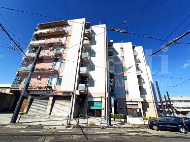 Foto Negozio in Via Curvone Gazzi Is. 1/2 snc, Messina Provinciale di 65 m²