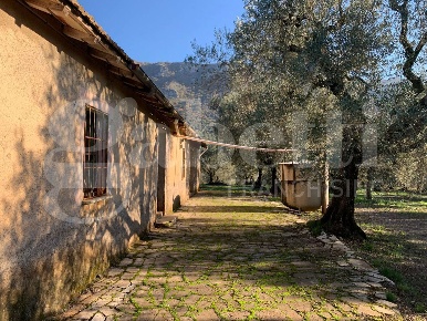 Foto Casa indipendente in Via Giulio II snc, Cisterna di Latina Centro