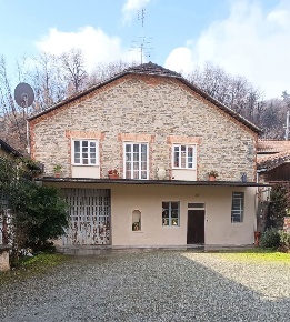 Foto Casa indipendente a Verzuolo Centro di 178 m² con 6 locali in vendita