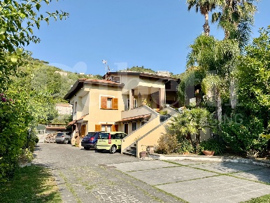 Foto Villa unifamiliare in Via Luigi Novi 24, Corbara di 350 m² in vendita
