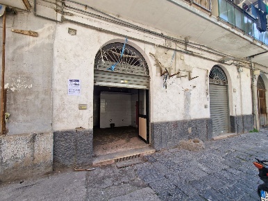 Foto Negozio in Via Stefano Brun 25/26/27, Napoli Zona Industriale - Marina