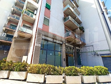 Foto Negozio in Via La Farina 234, Messina Provinciale di 125 m² in vendita