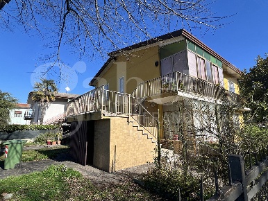 Foto Villa bifamiliare a Piove di Sacco di 140 m² con 5 locali in vendita