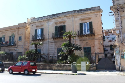 Foto Appartamento in Via Sadat 18, Palermo Montepellegrino di 300 m²