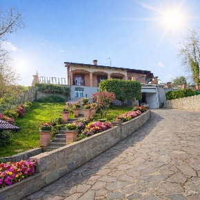 Foto Villa unifamiliare in Avigliana, Druento di 380 m² con 7 locali