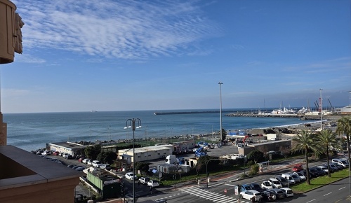 Foto Appartamento a Genova Foce di 150 m² con 6 locali in vendita