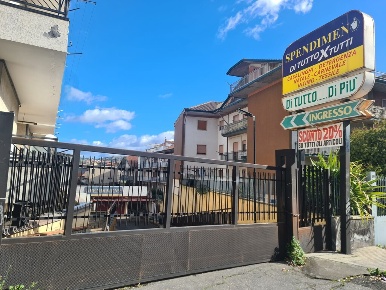 Foto Negozio in Viale Cavalieri di Vittorio Veneto 1, Bronte con 1 locali