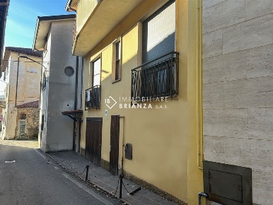 Foto Casa indipendente in via san protaso, Besana in Brianza Centro