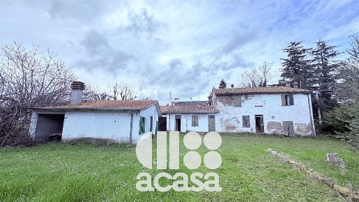 Foto Casa indipendente a Cesena di 370 m² con 9 locali in vendita